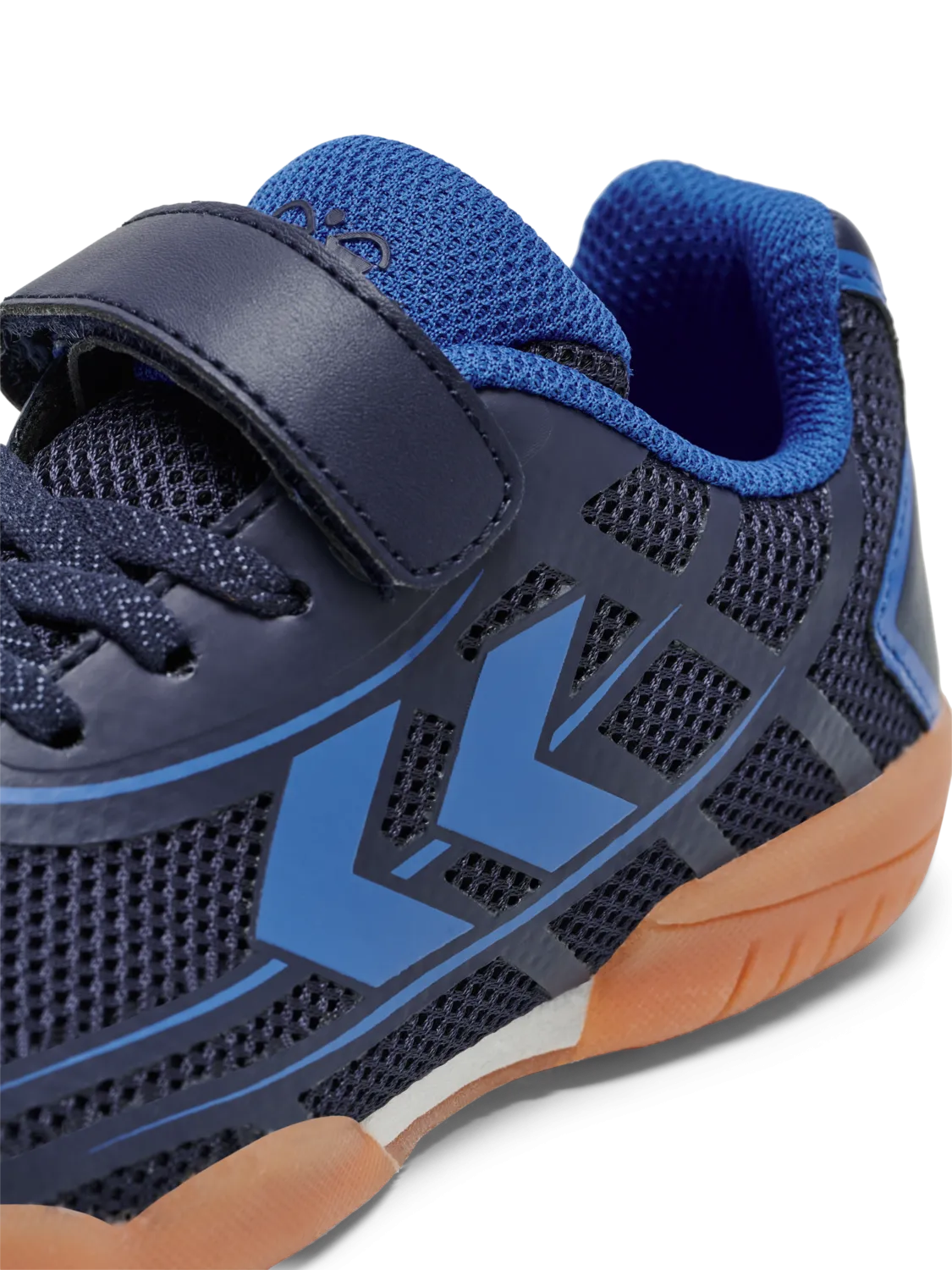 Indoor shoes