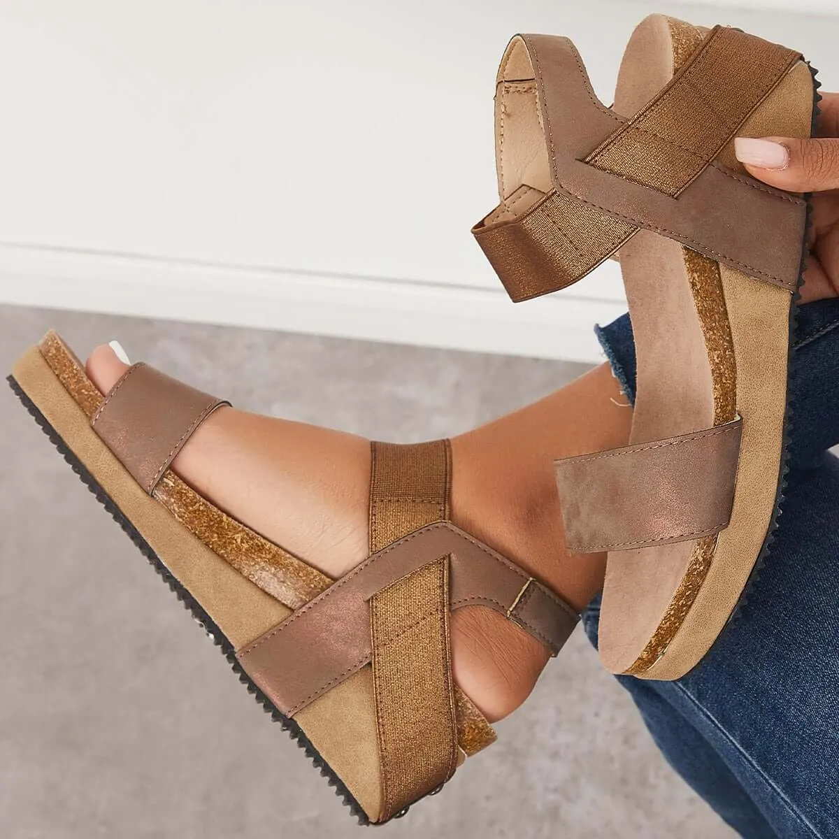 Sandalias con correa de tobillo con plantilla de corcho y puntera abierta